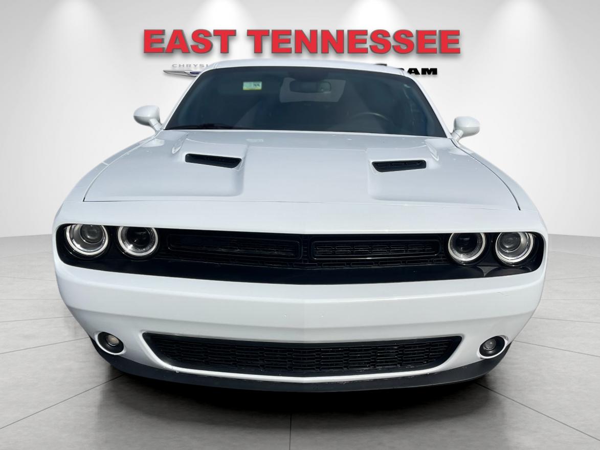 Used 2023 White Dodge SXT image 9