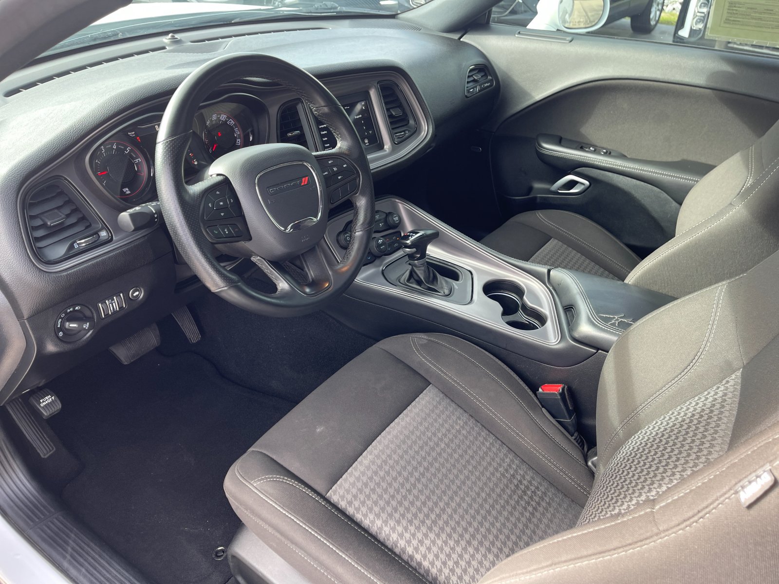 Used 2023 White Dodge SXT image 10