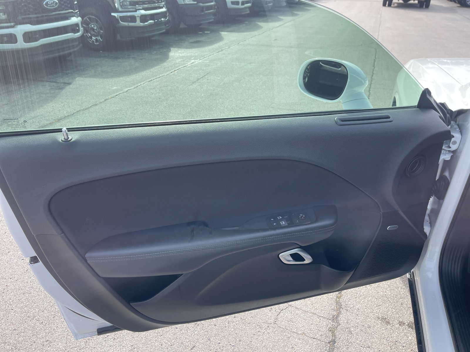 Used 2023 White Dodge SXT image 11