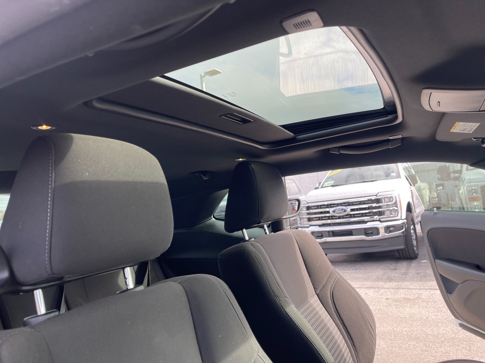 Used 2023 White Dodge SXT image 18