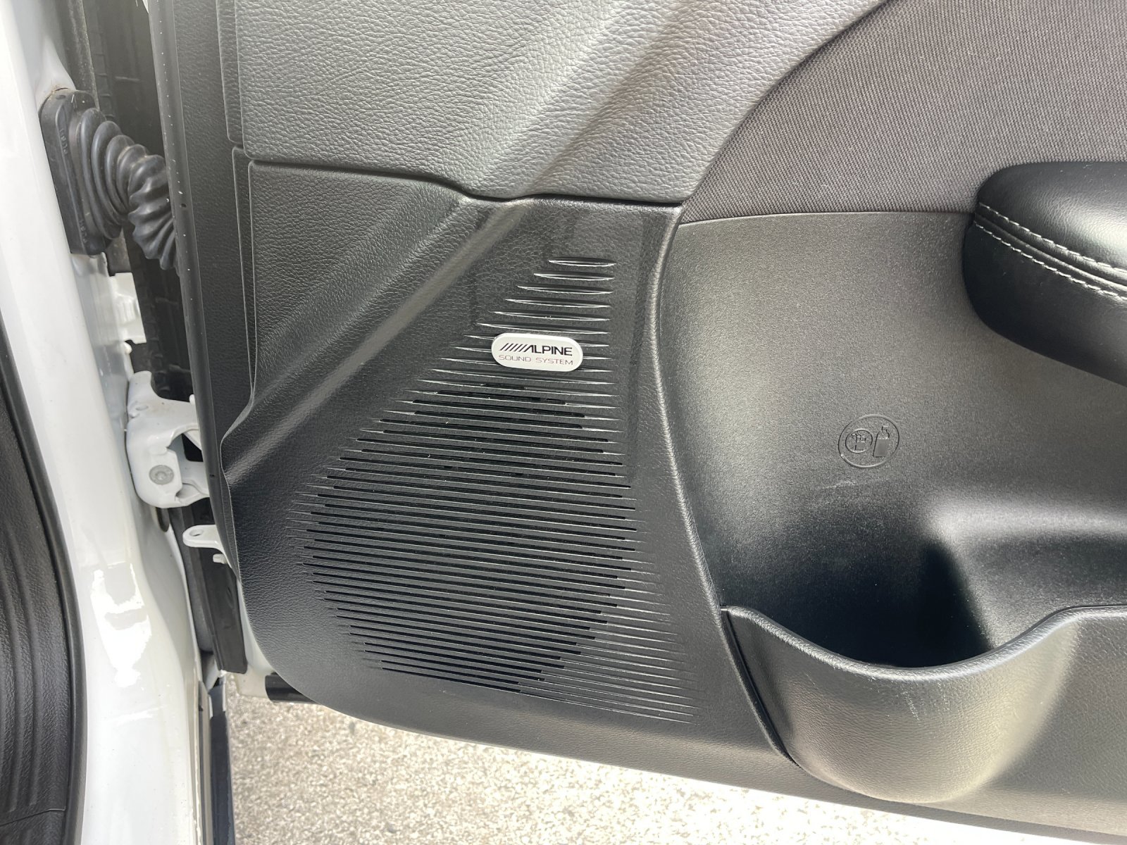 Used 2023 White Dodge SXT image 20