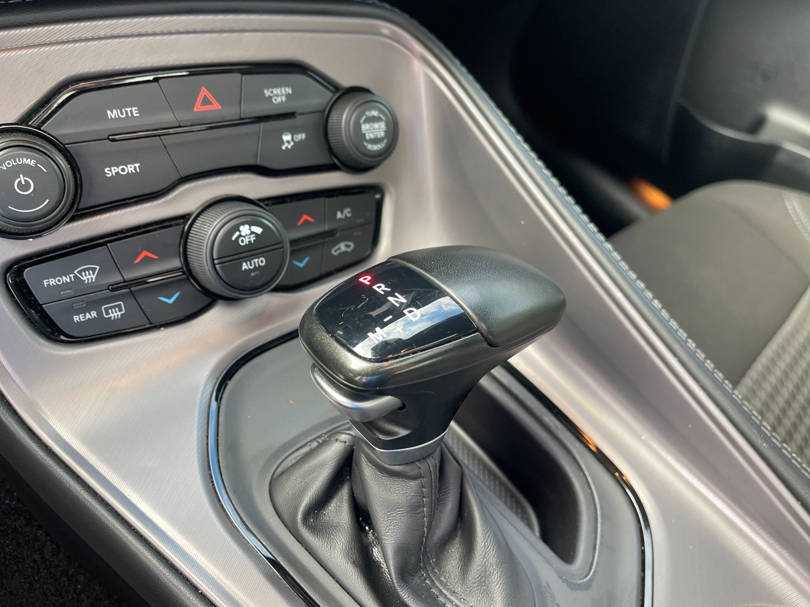 Used 2023 White Dodge SXT image 24