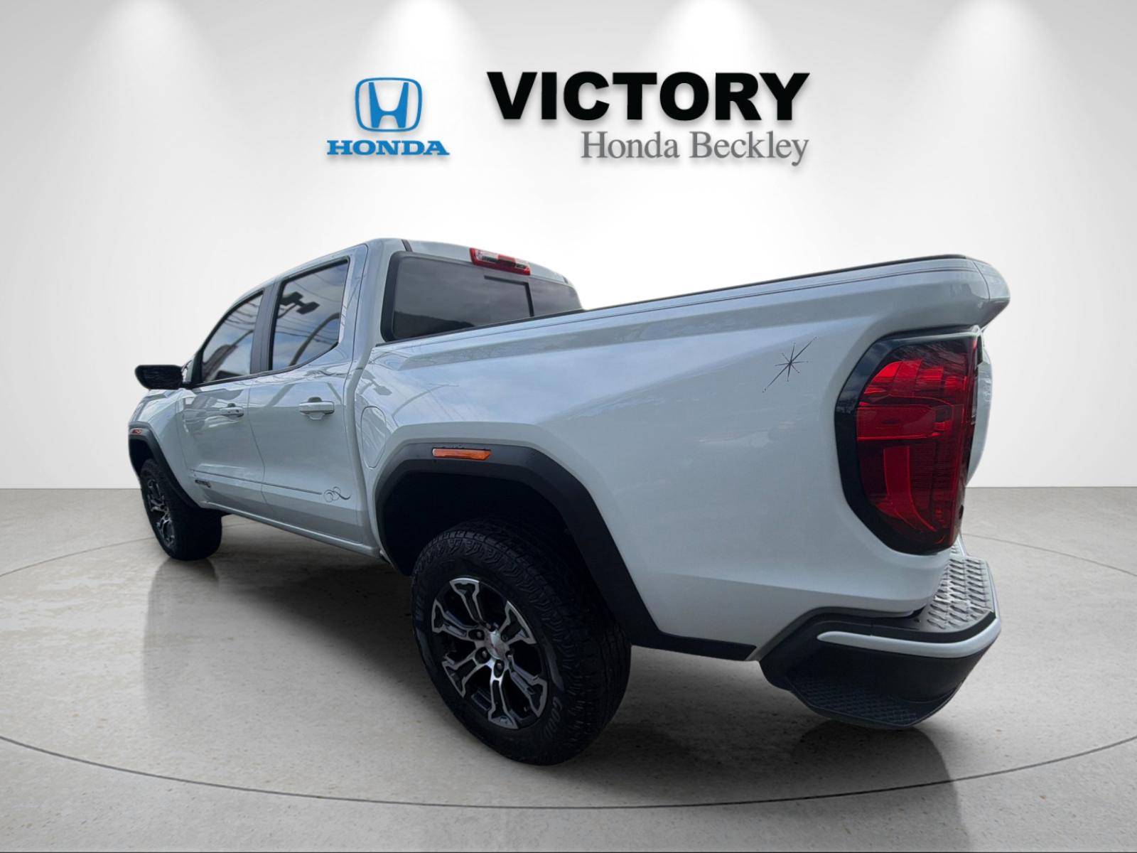 Used 2023 Summit White GMC AT4 image 3