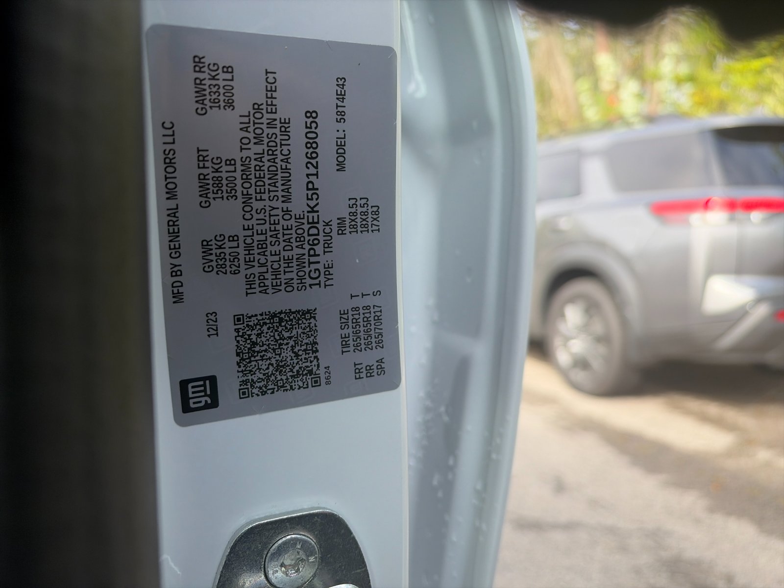 Used 2023 Summit White GMC AT4 image 34