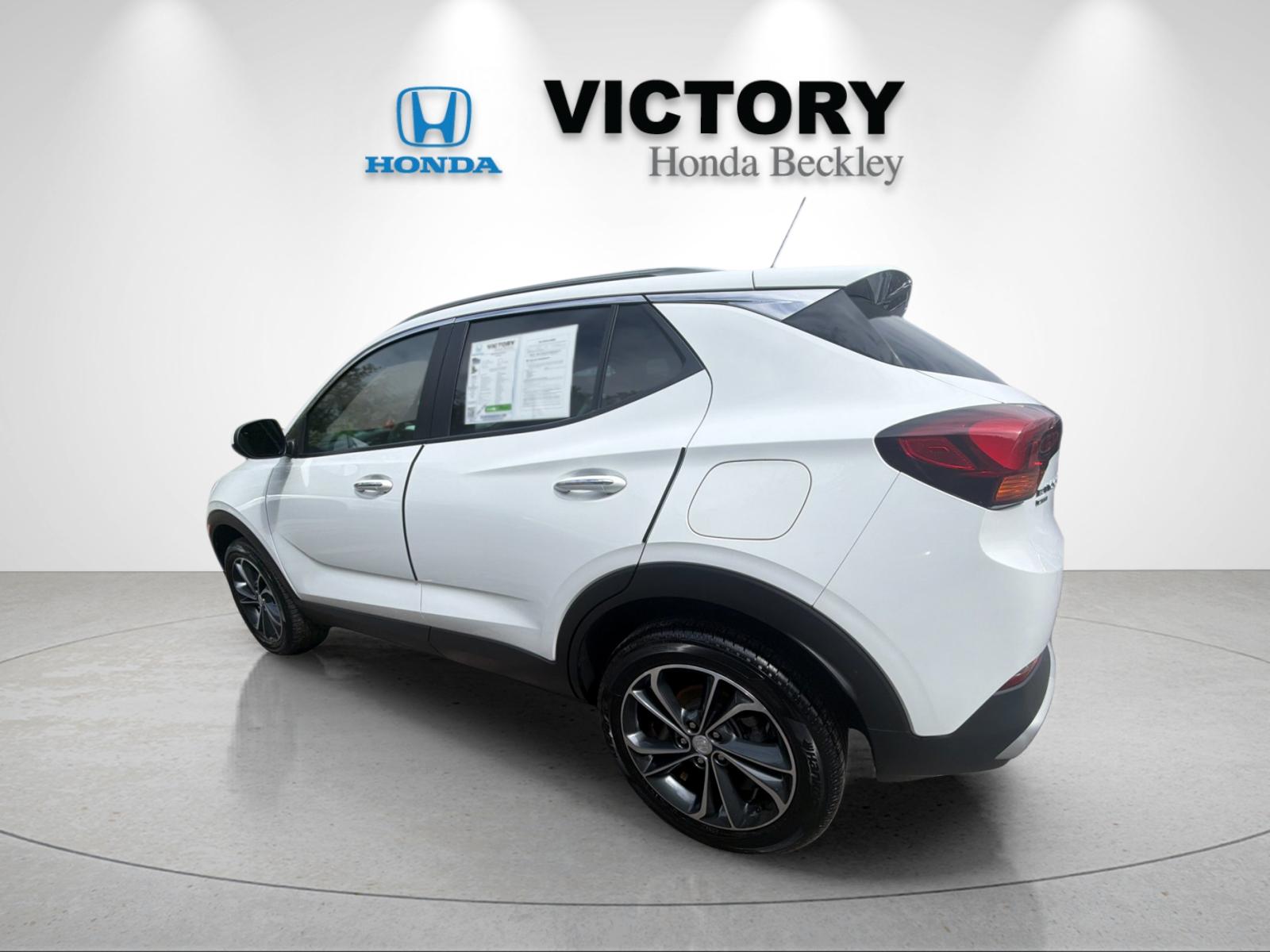 Used 2023 Summit White Buick Select image 3