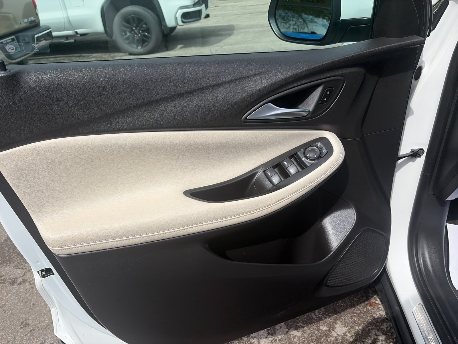 Used 2023 Summit White Buick Select image 12