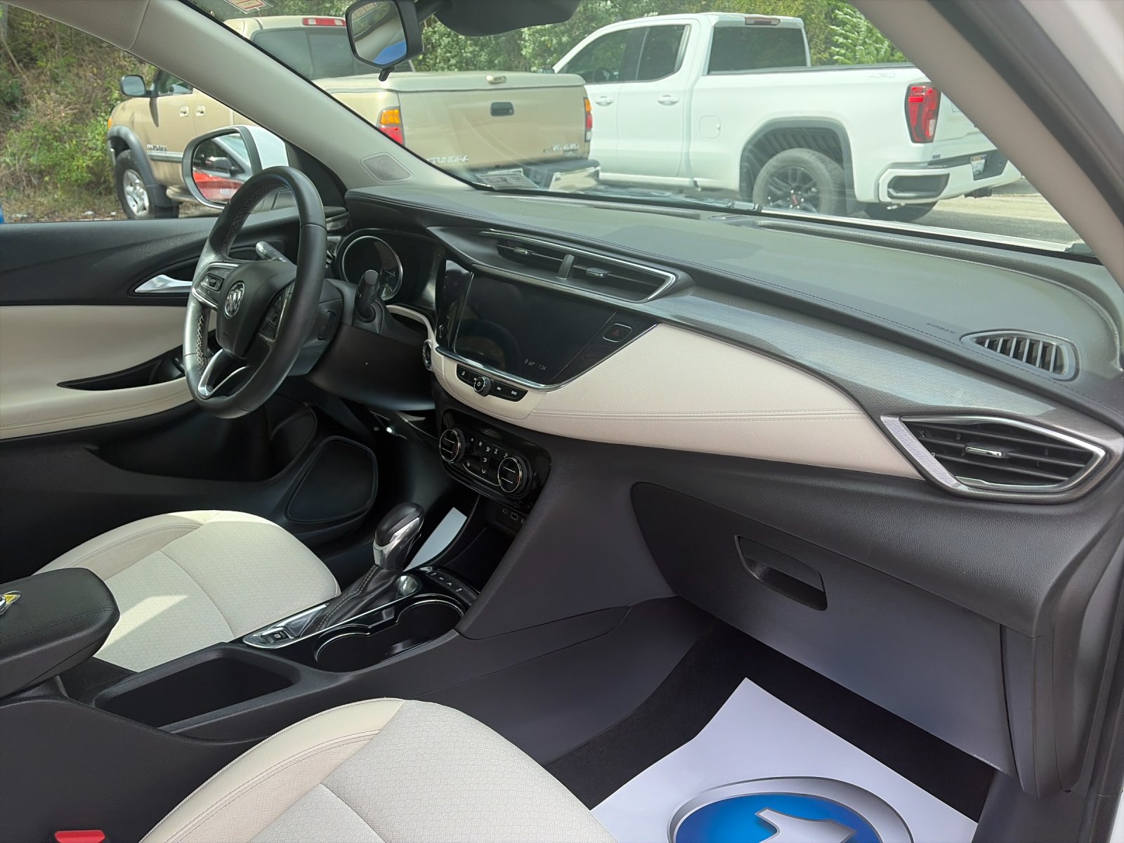 Used 2023 Summit White Buick Select image 18