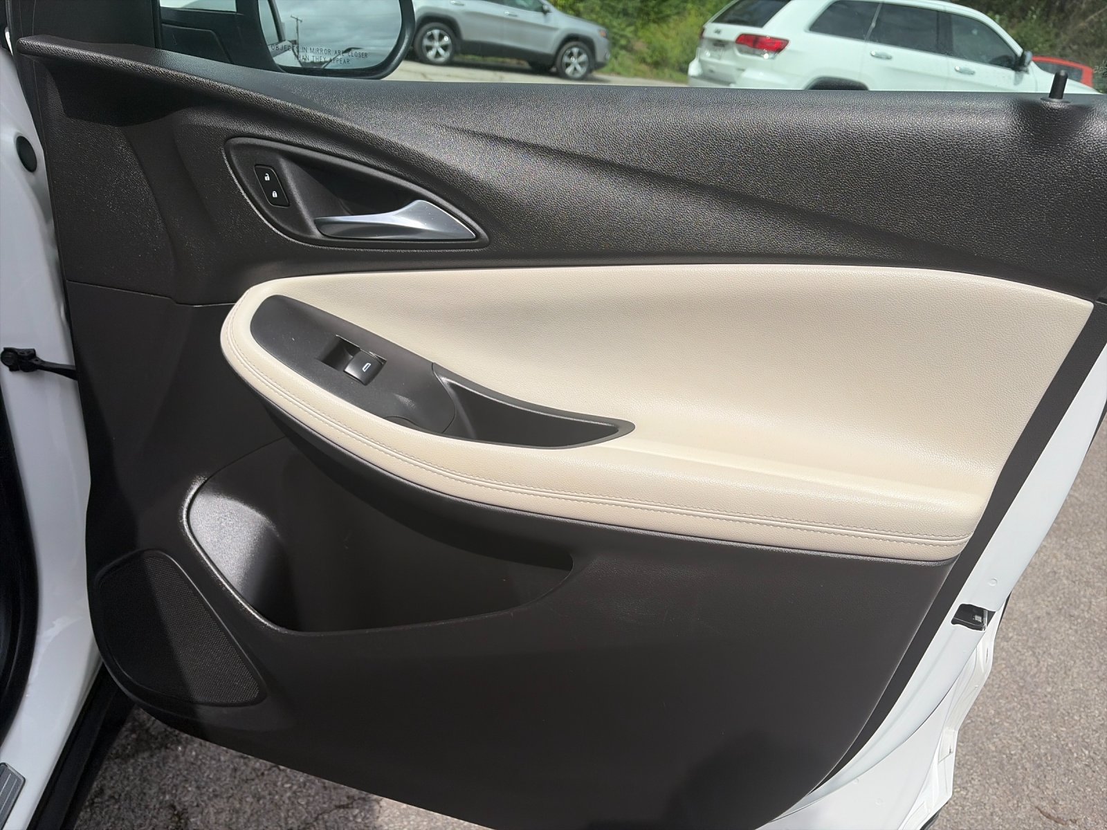 Used 2023 Summit White Buick Select image 20