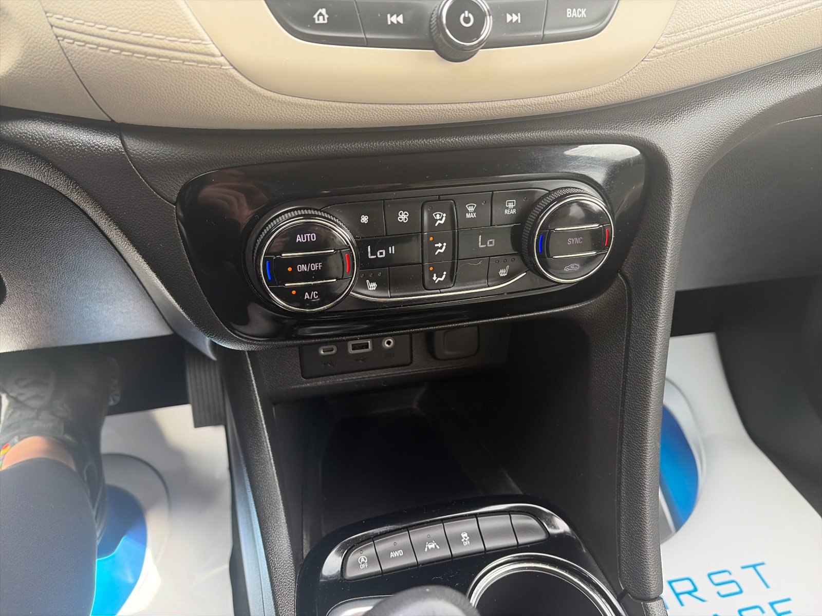 Used 2023 Summit White Buick Select image 24