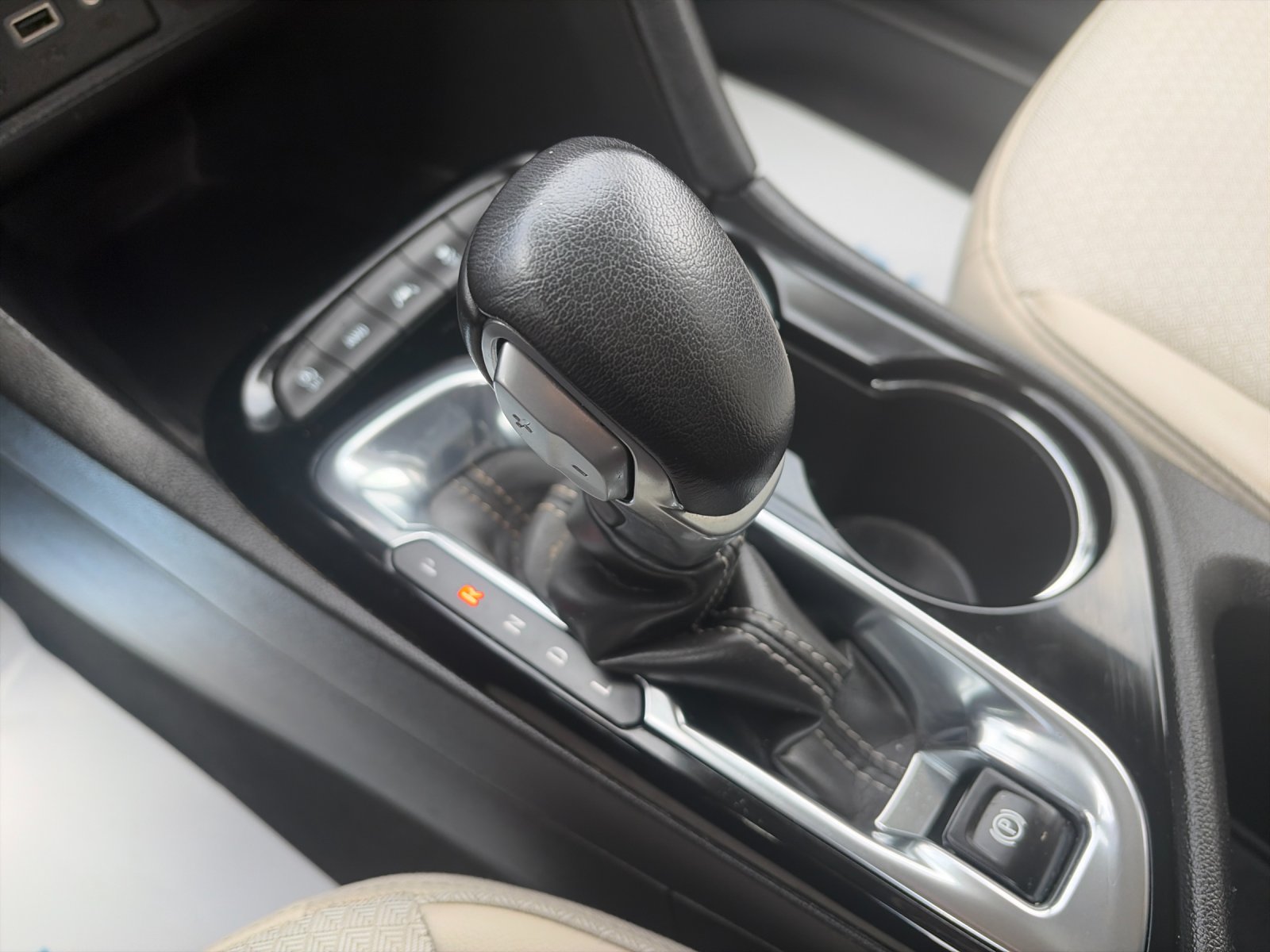 Used 2023 Summit White Buick Select image 25