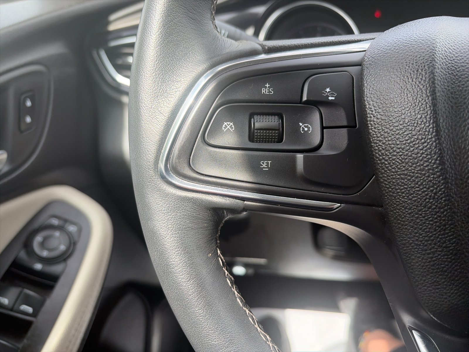 Used 2023 Summit White Buick Select image 28