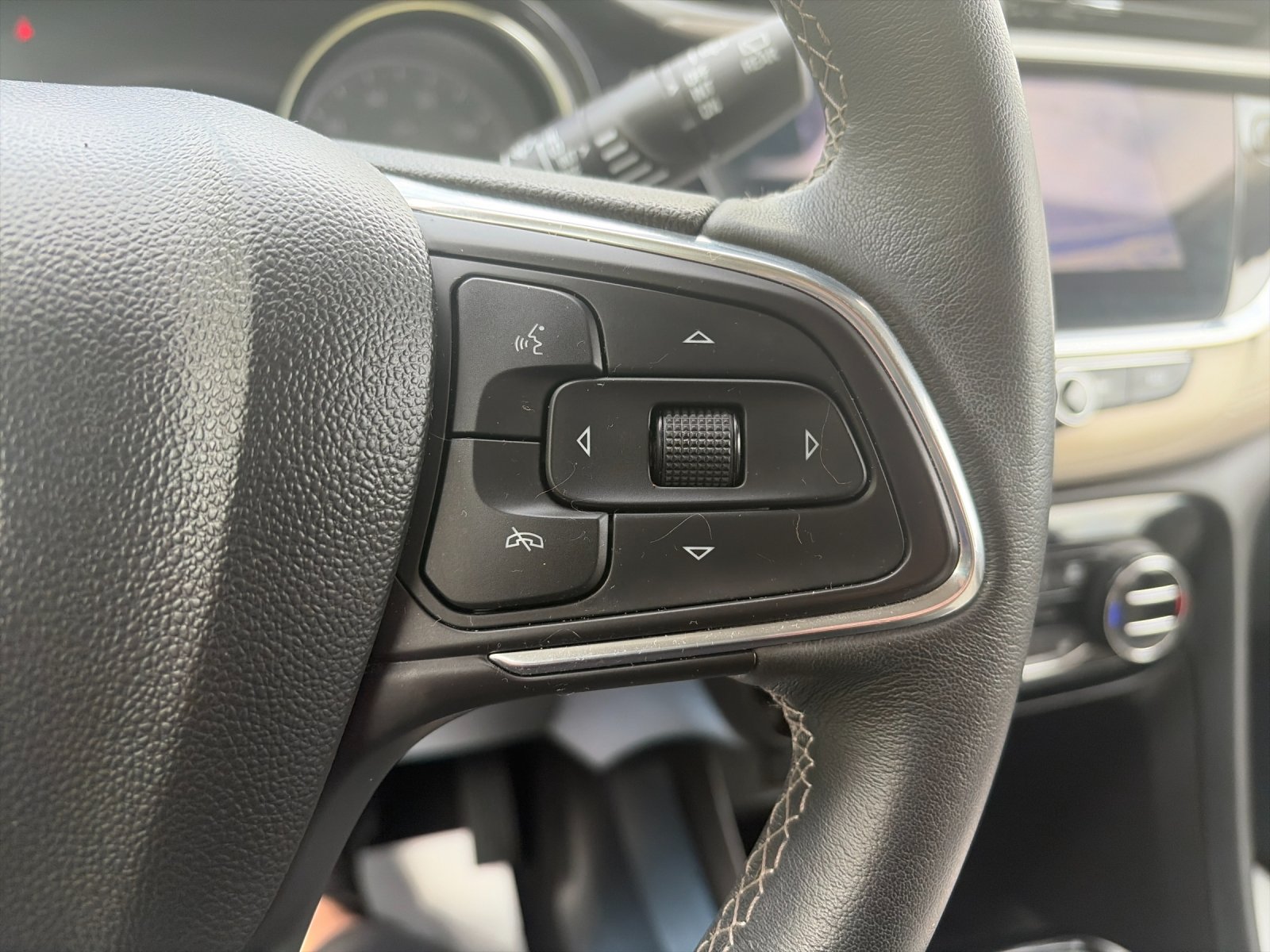 Used 2023 Summit White Buick Select image 29