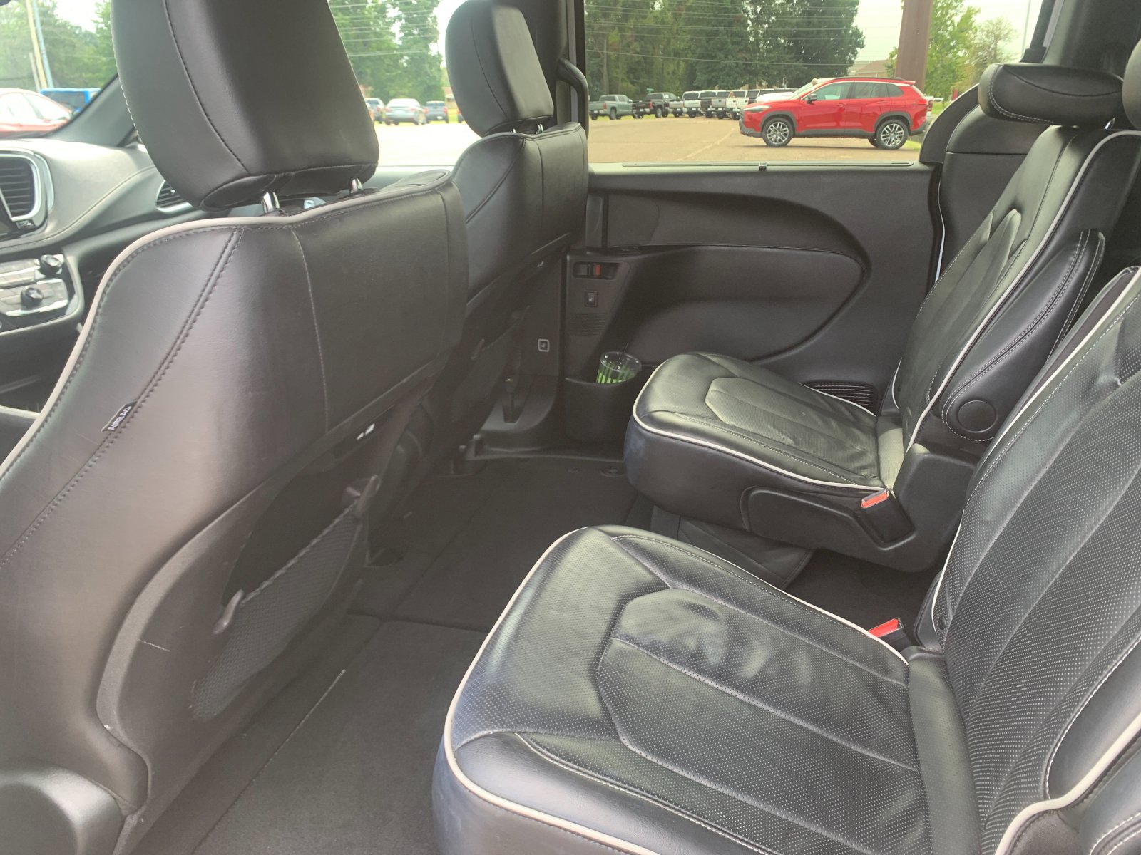 Used 2025 White Chrysler Limited image 15