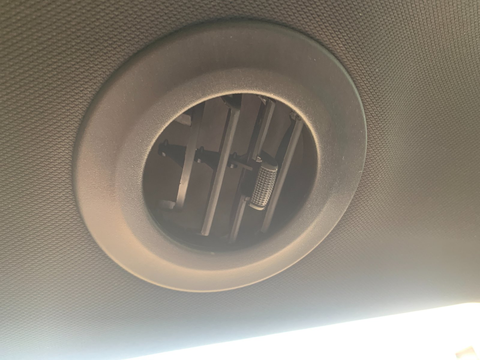 Used 2025 White Chrysler Limited image 16