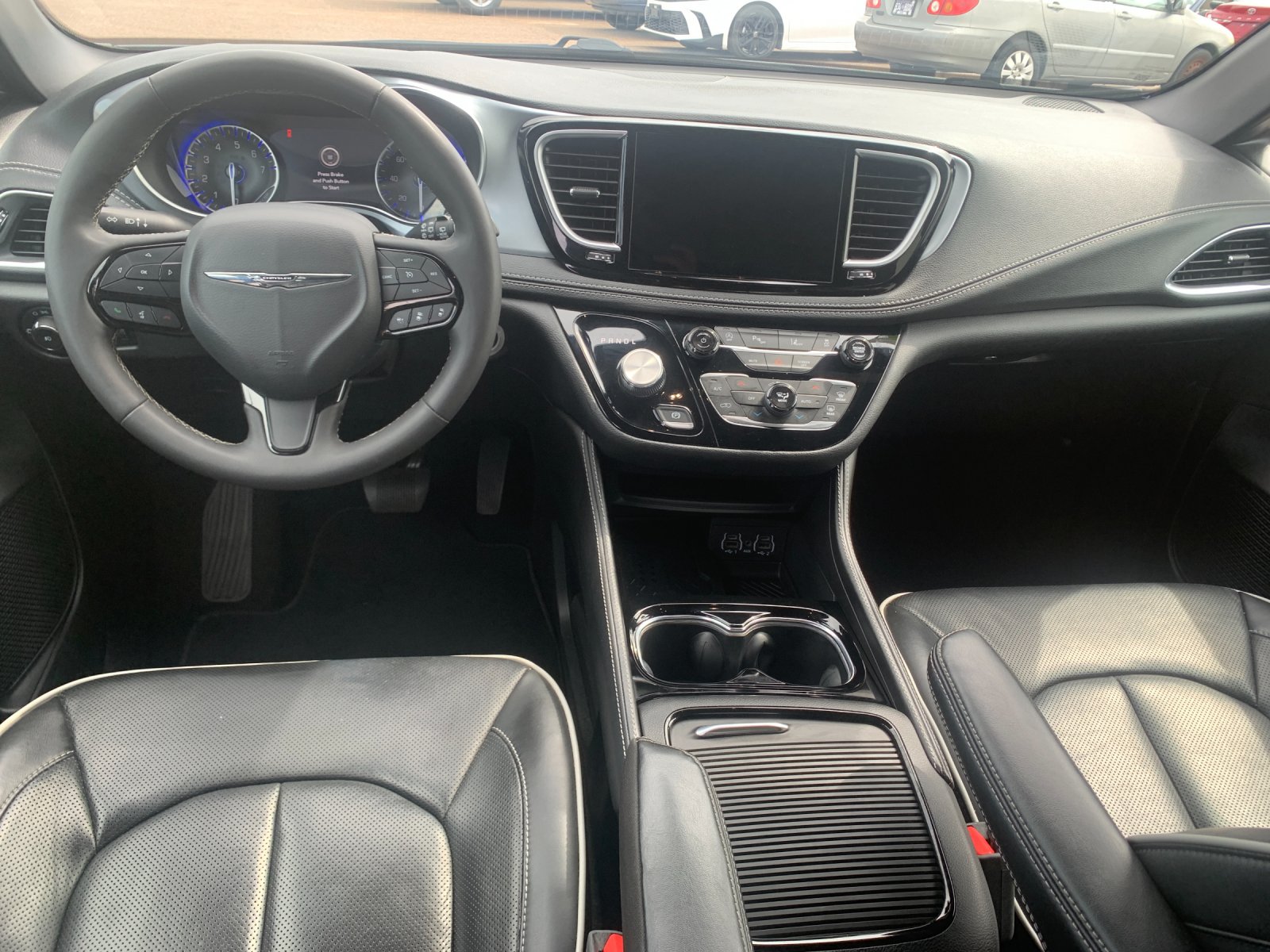 Used 2025 White Chrysler Limited image 17