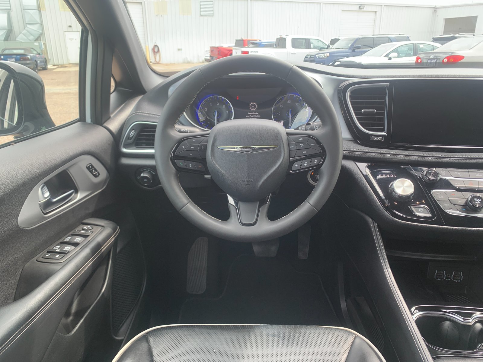 Used 2025 White Chrysler Limited image 18