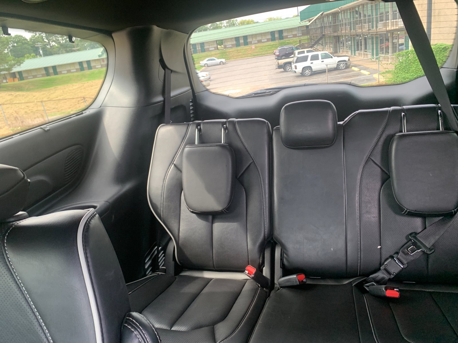 Used 2025 White Chrysler Limited image 19