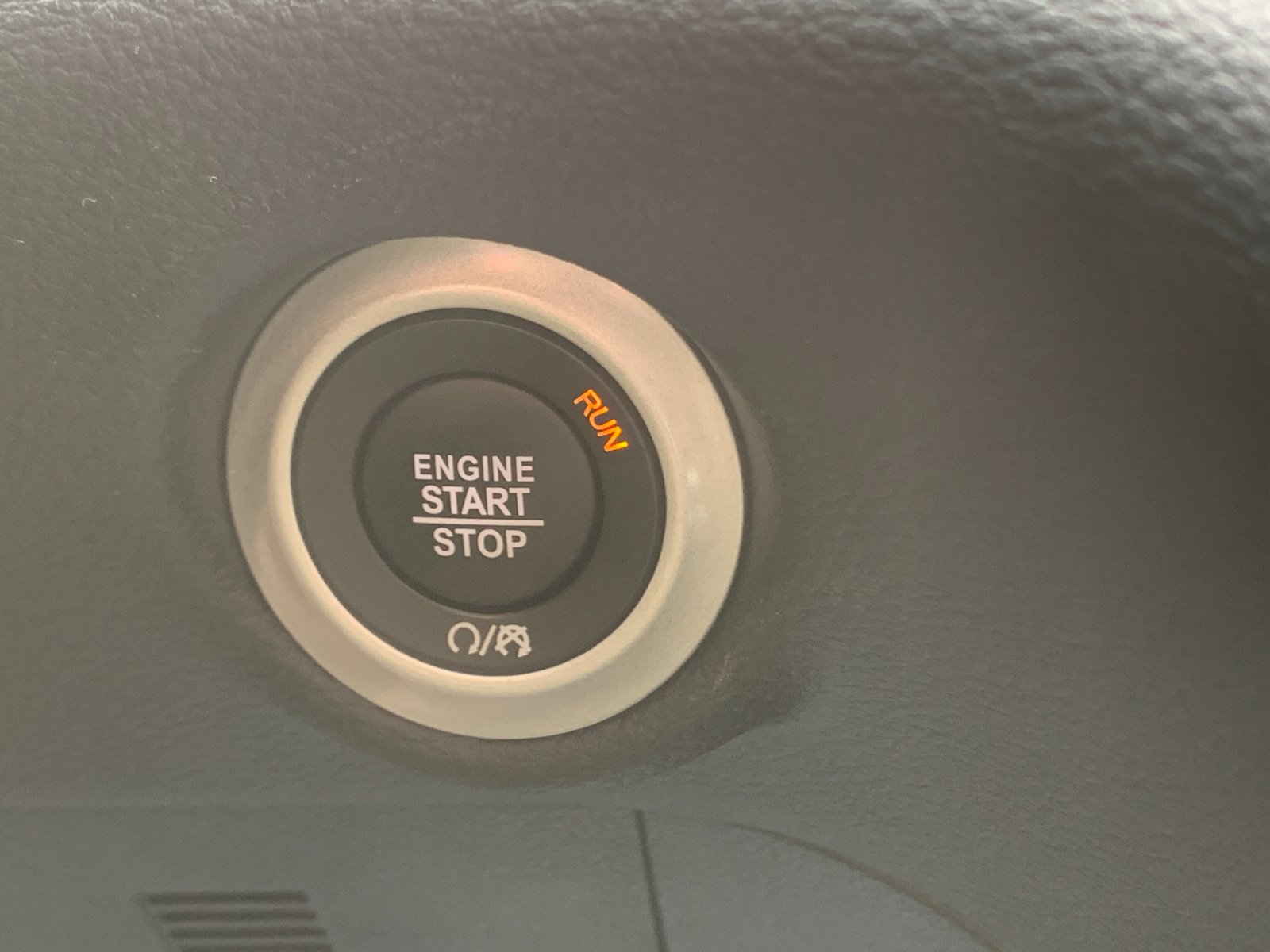 Used 2025 White Chrysler Limited image 28
