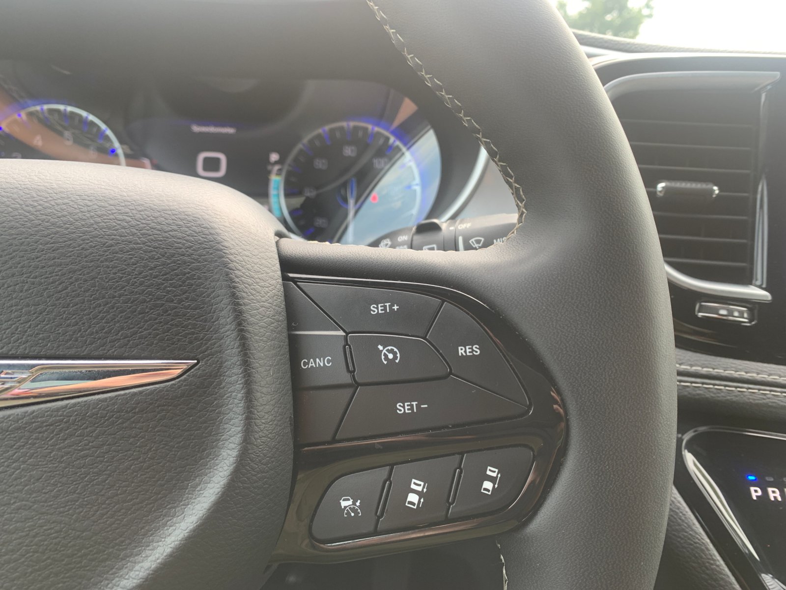 Used 2025 White Chrysler Limited image 31