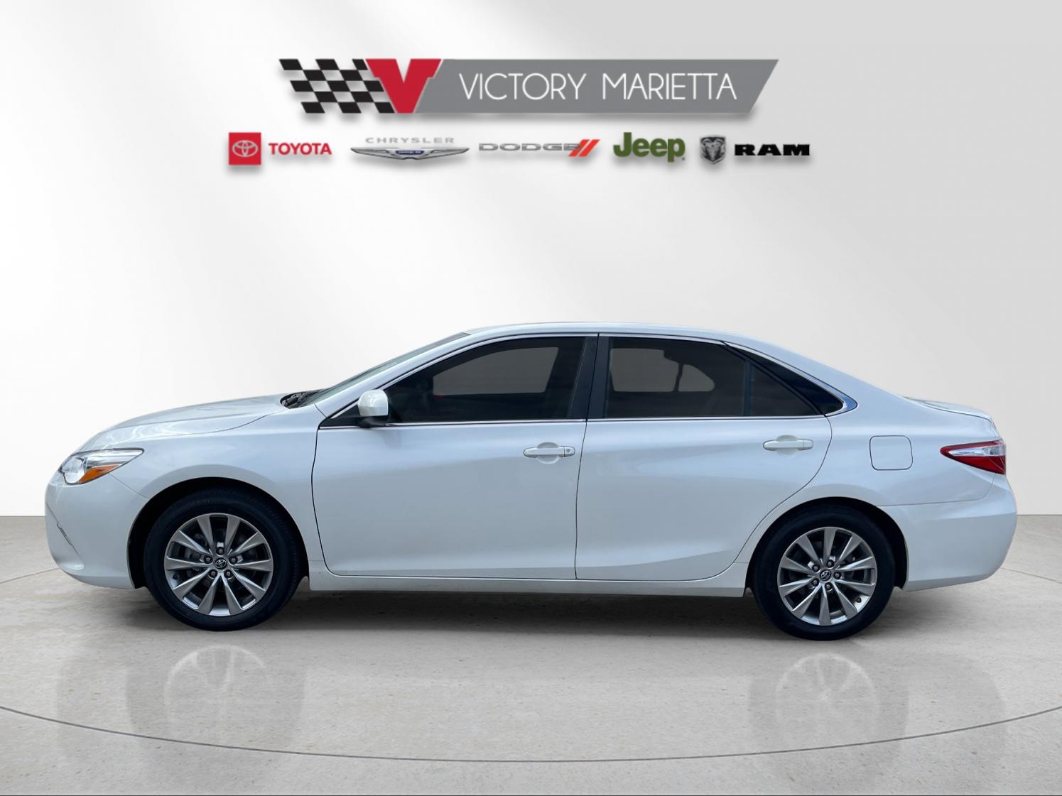 Used 2015 White Toyota XLE image 2