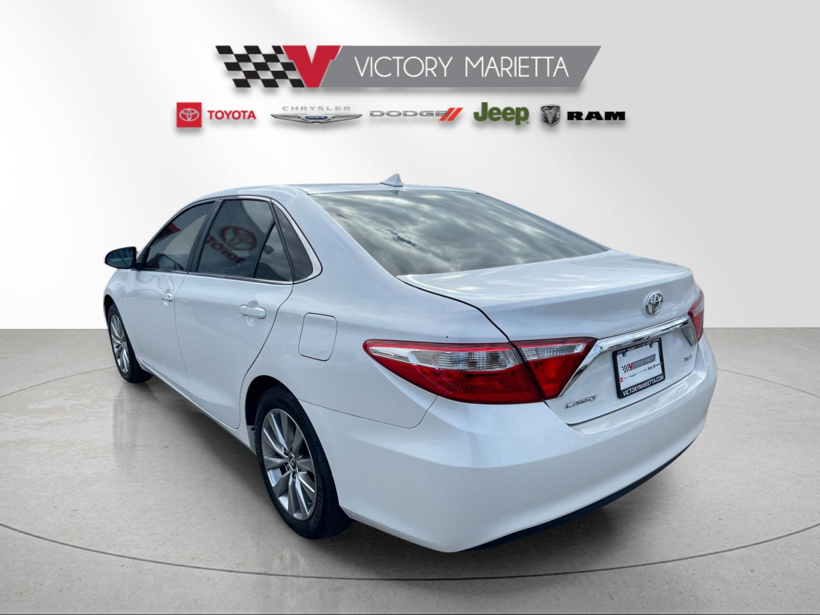 Used 2015 White Toyota XLE image 3