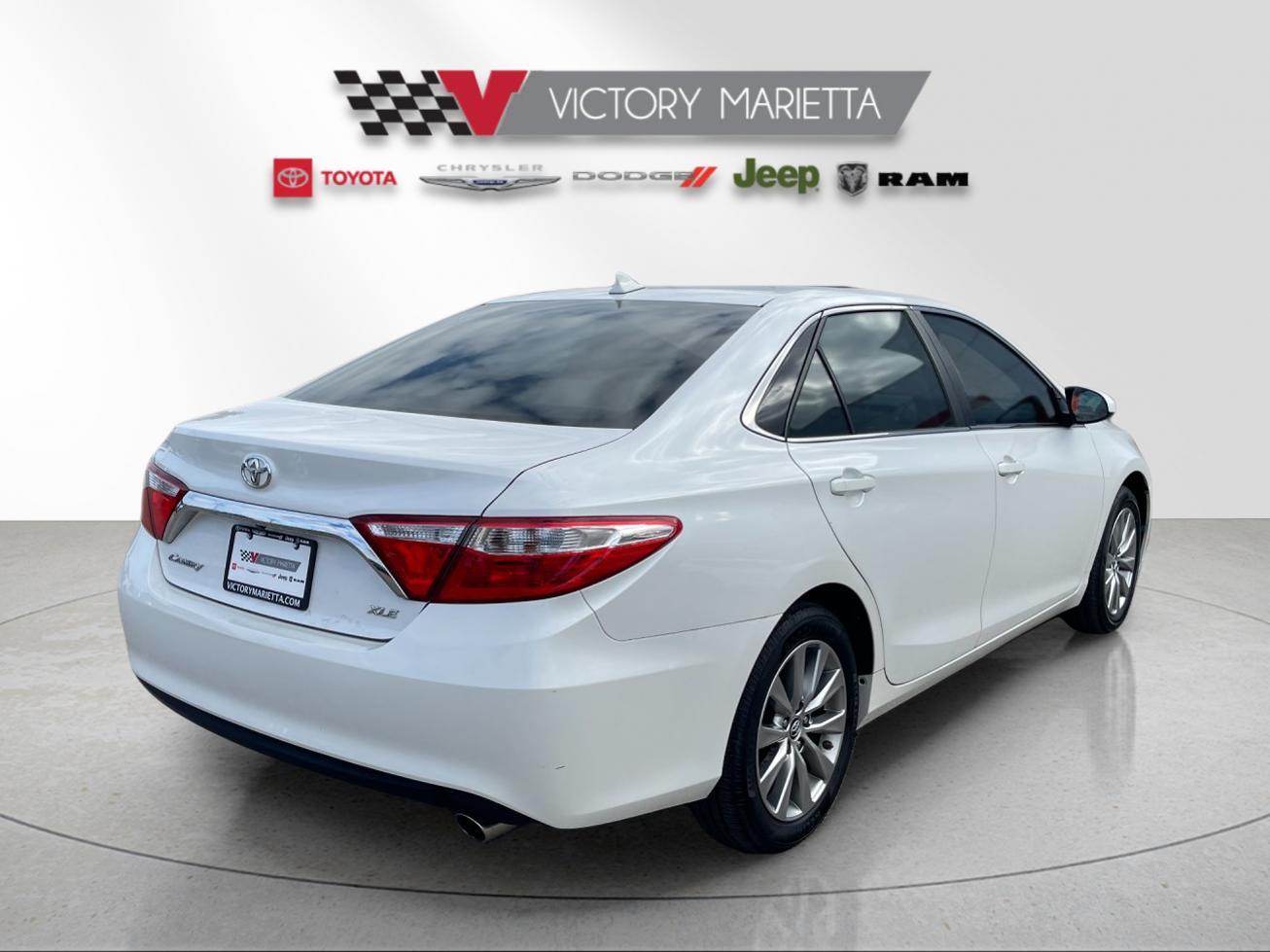 Used 2015 White Toyota XLE image 5