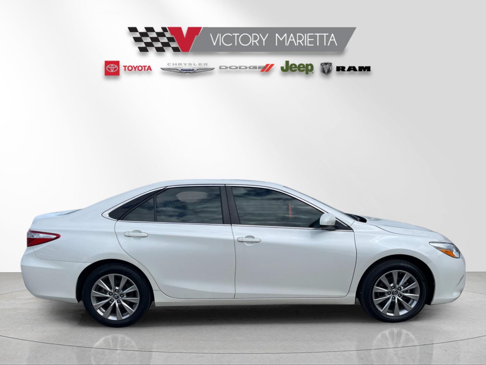 Used 2015 White Toyota XLE image 6