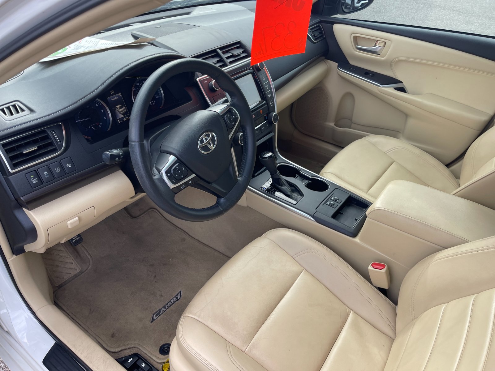 Used 2015 White Toyota XLE image 10