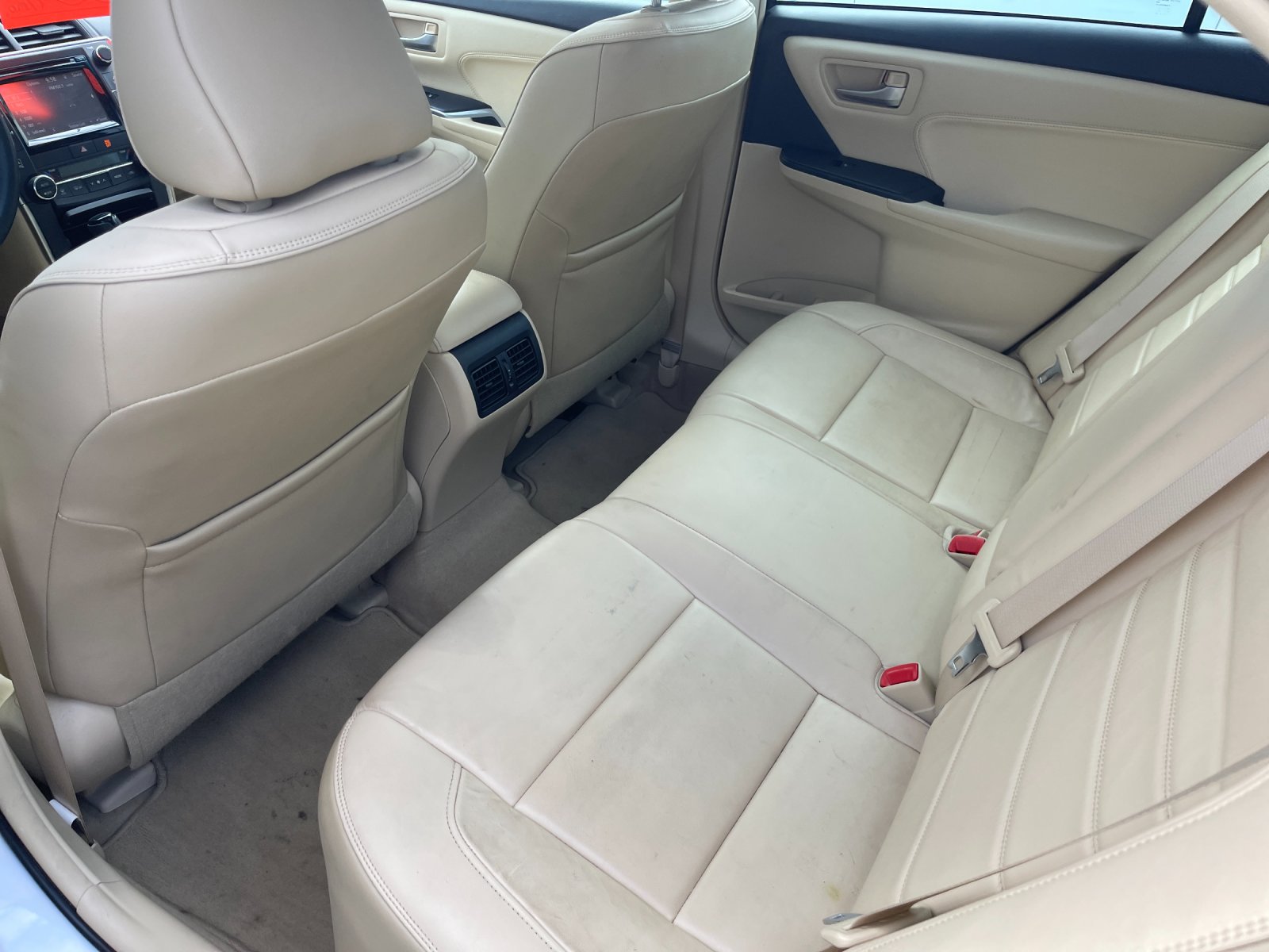 Used 2015 White Toyota XLE image 13
