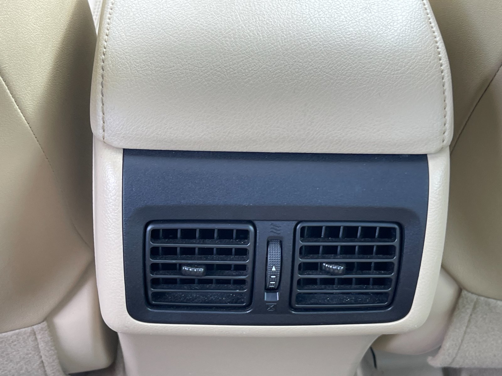 Used 2015 White Toyota XLE image 14