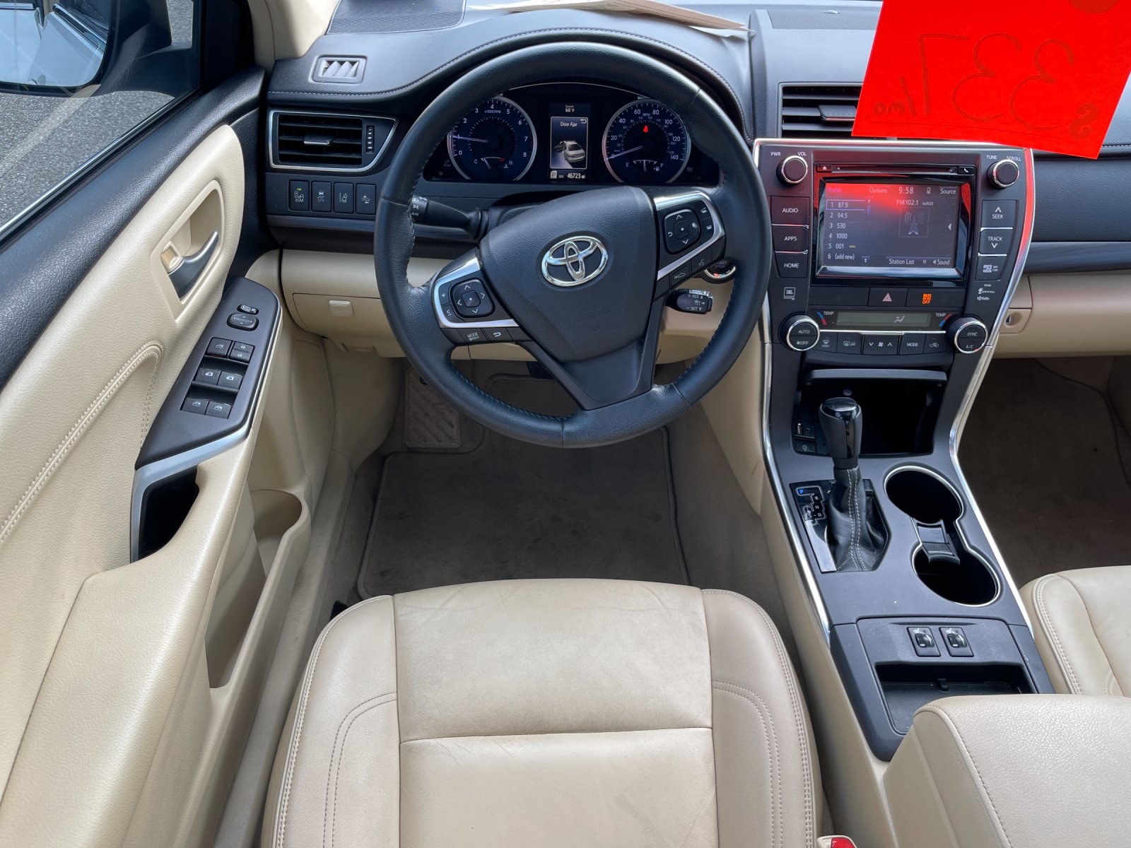 Used 2015 White Toyota XLE image 16