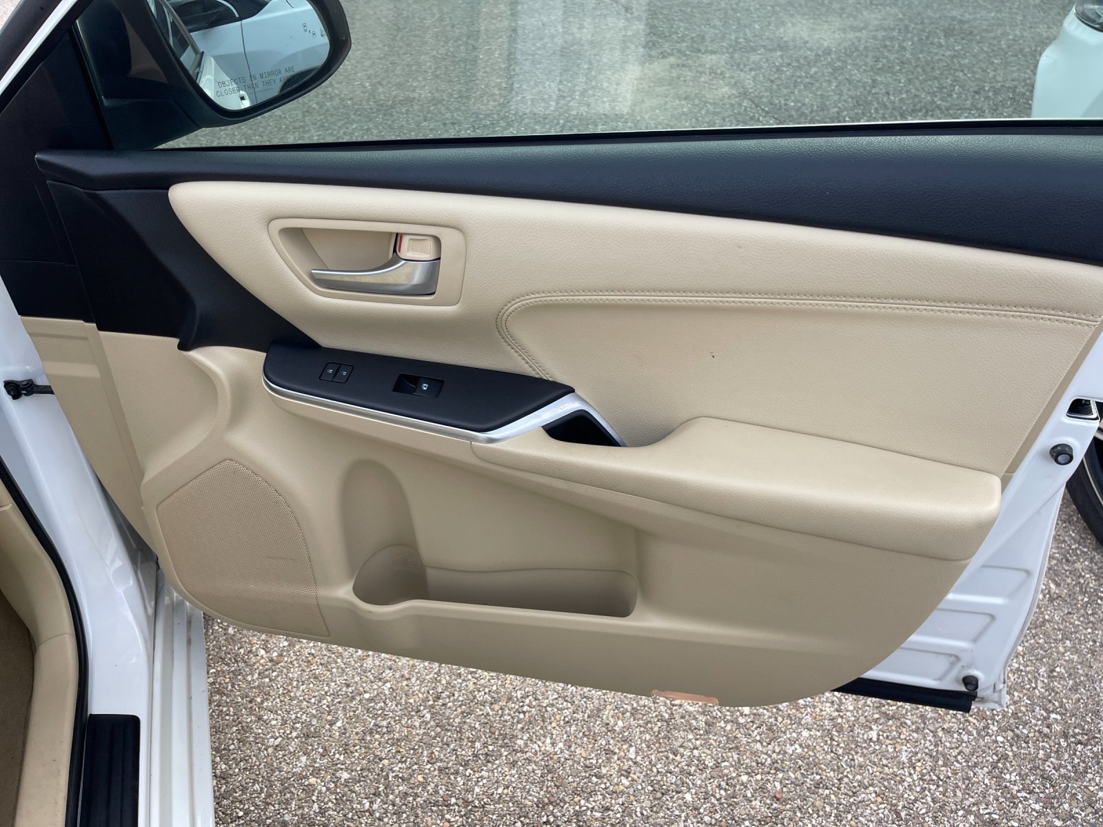 Used 2015 White Toyota XLE image 19