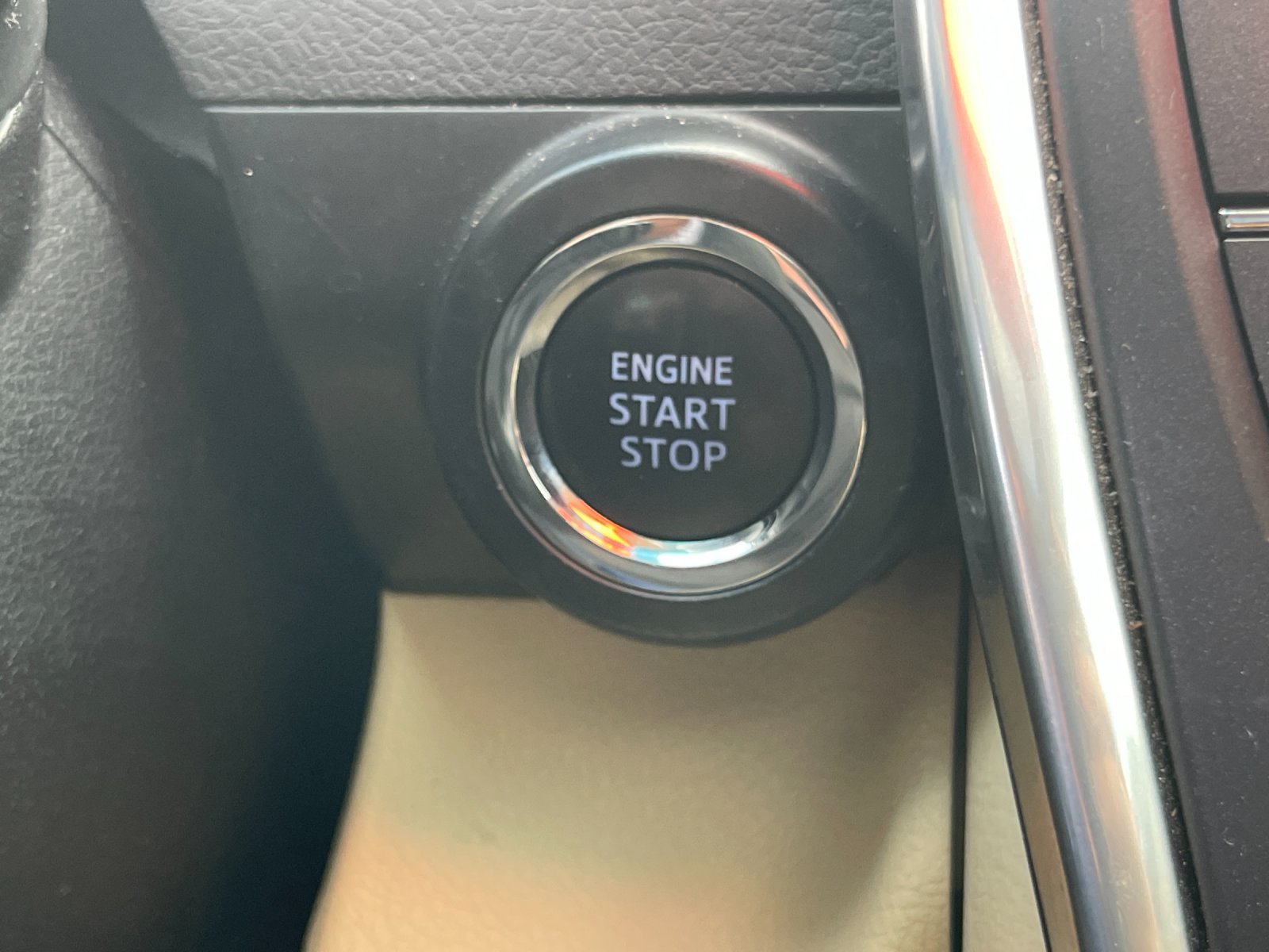 Used 2015 White Toyota XLE image 24