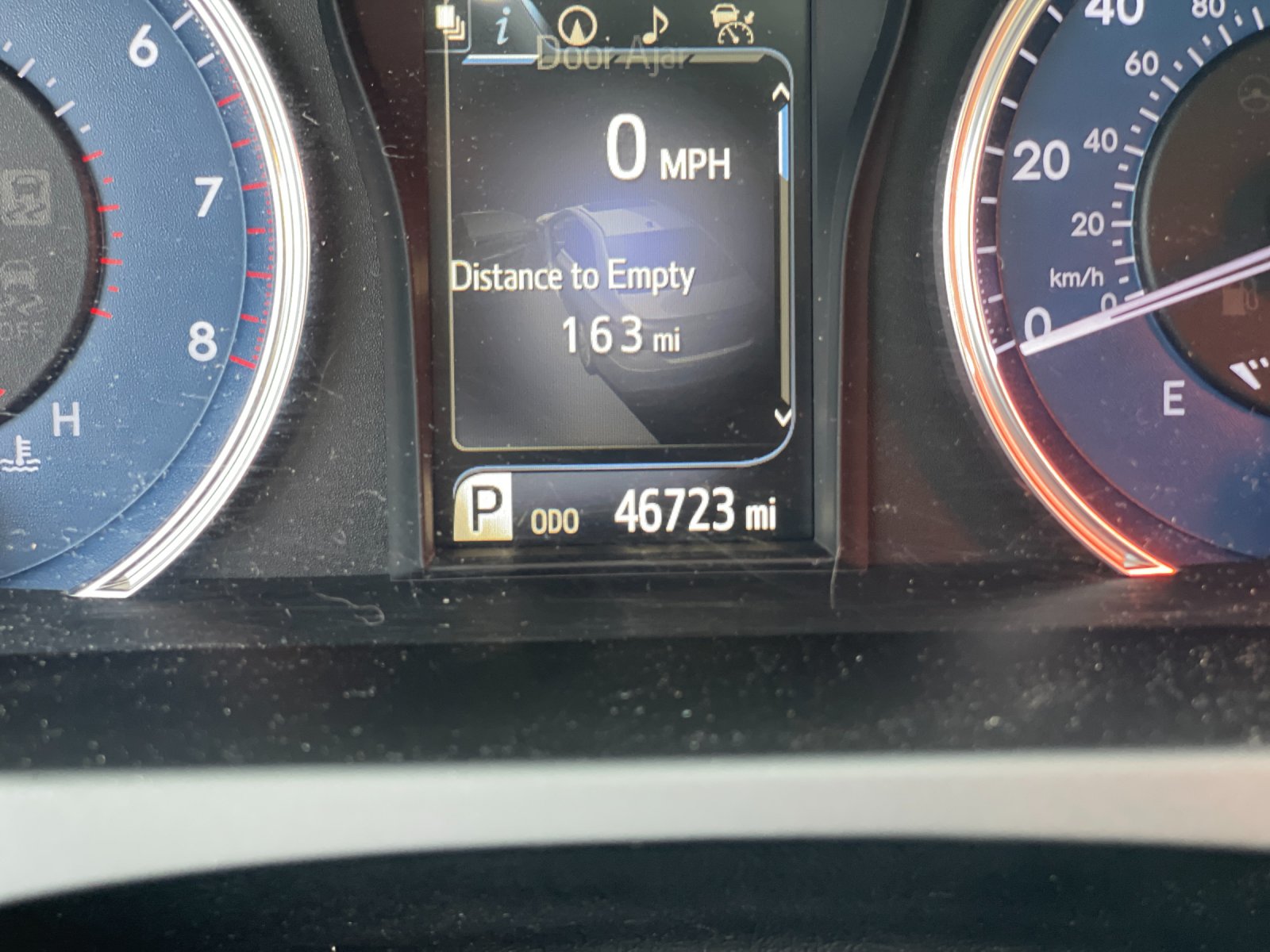 Used 2015 White Toyota XLE image 29