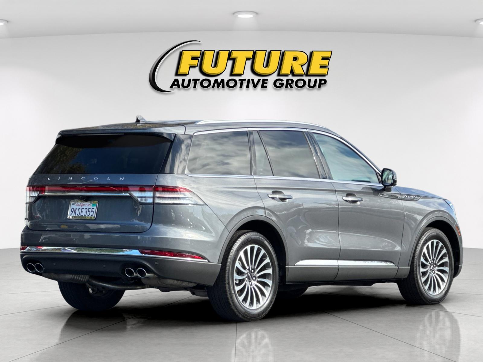 Used 2023 Gray Lincoln Reserve image 3