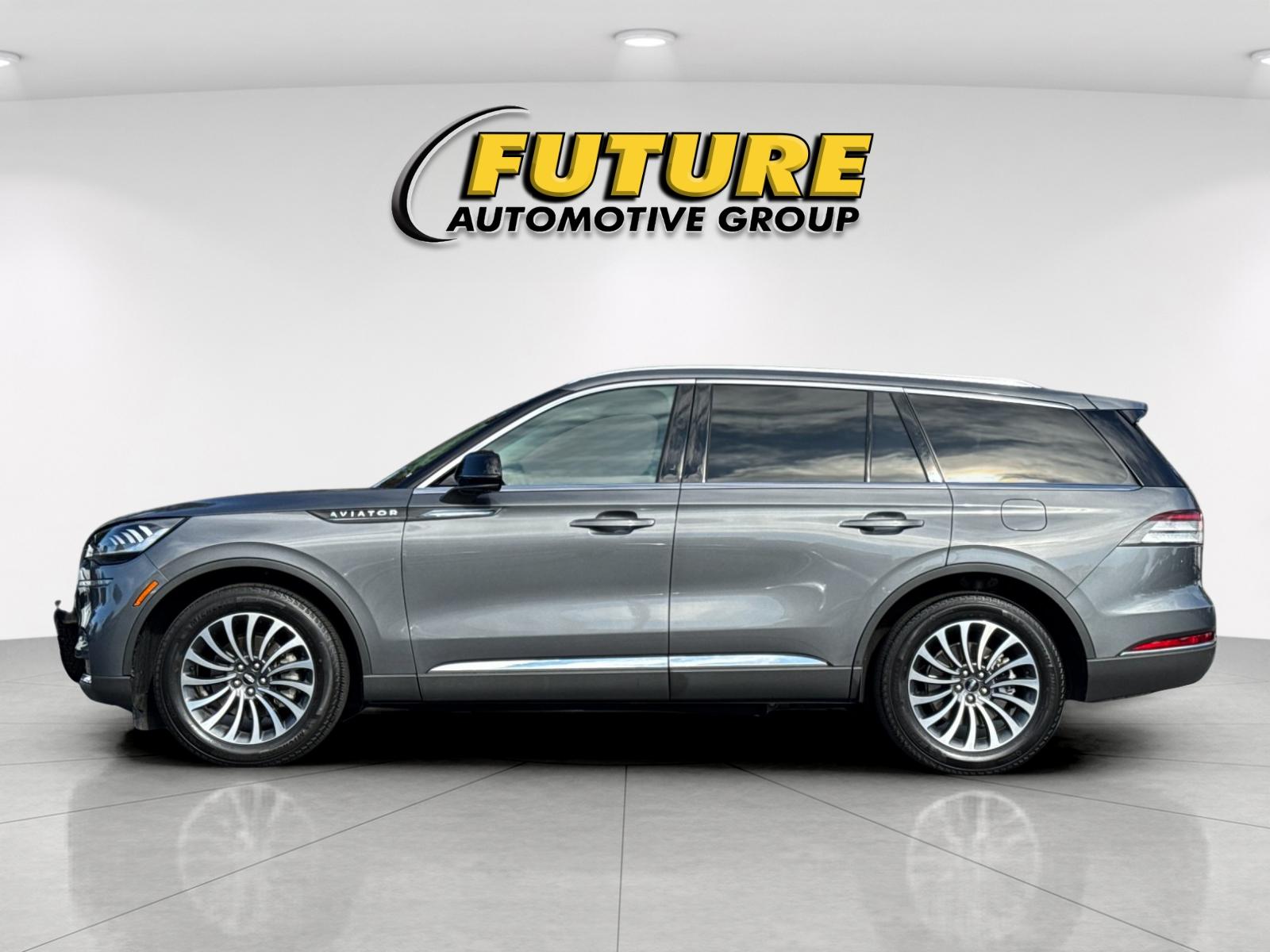 Used 2023 Gray Lincoln Reserve image 6