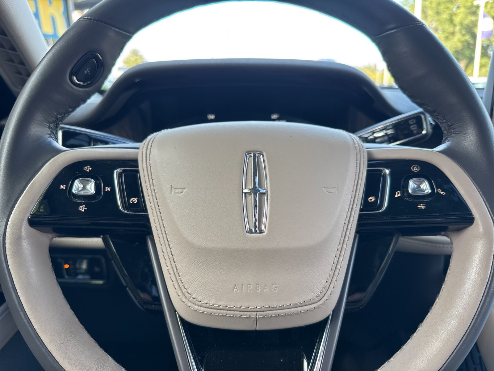 Used 2023 Gray Lincoln Reserve image 23