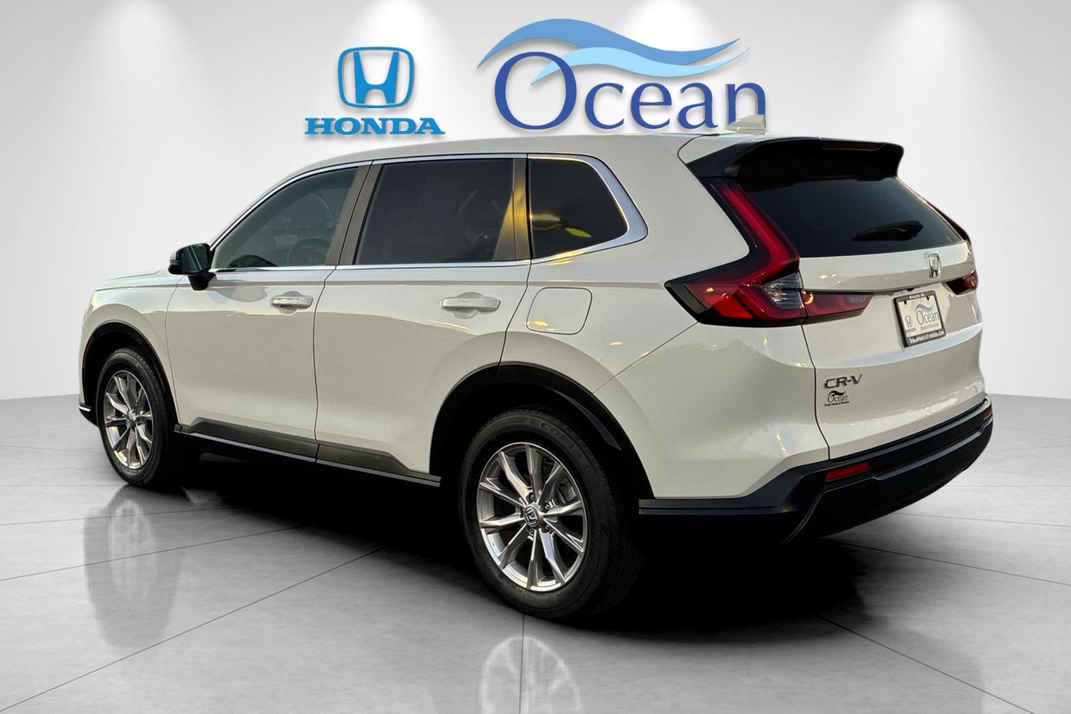 Used 2024 Platinum White Pearl Honda EX image 5