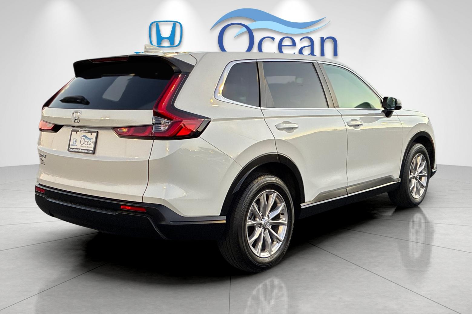 Used 2024 Platinum White Pearl Honda EX image 3