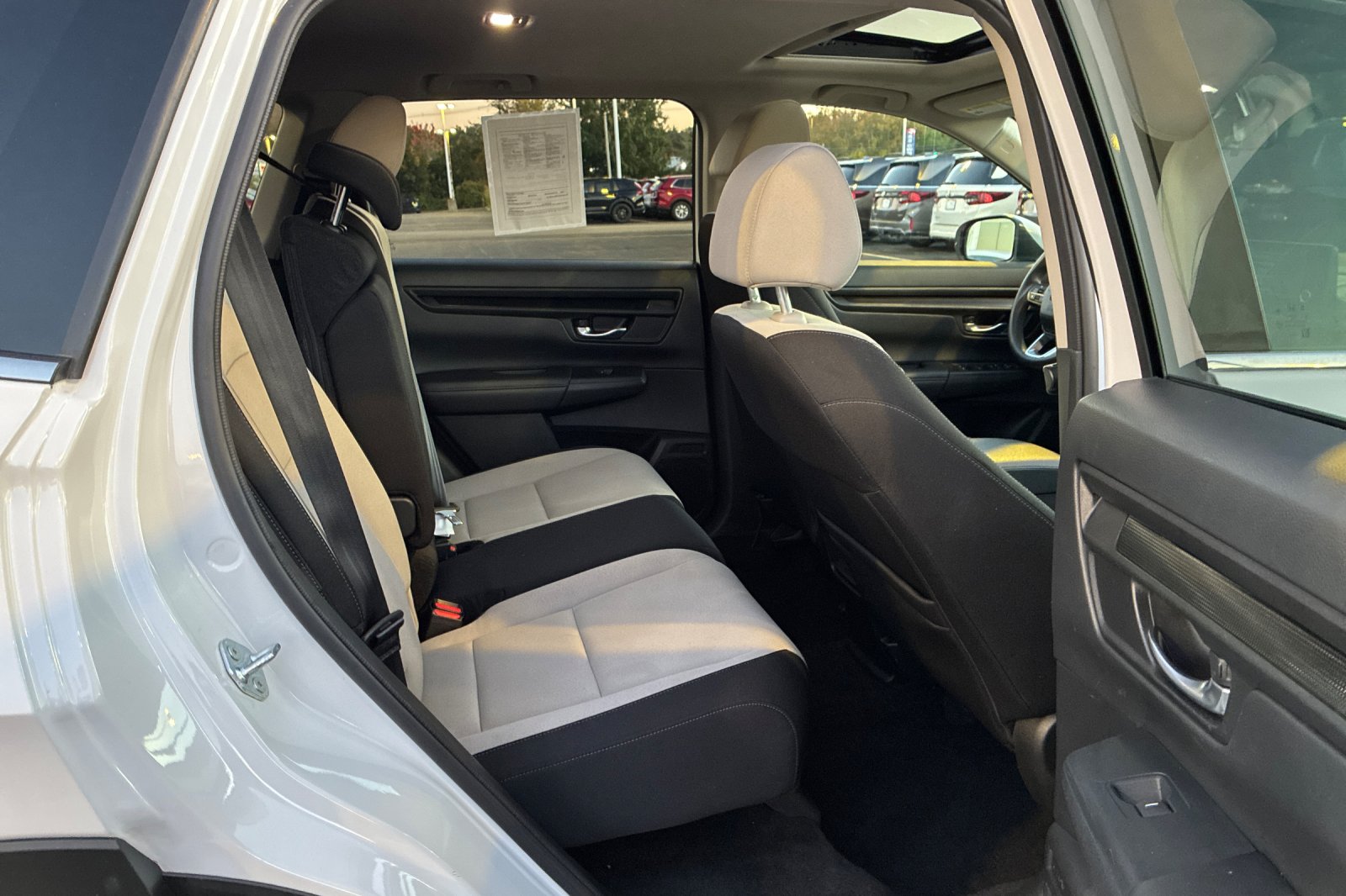 Used 2024 Platinum White Pearl Honda EX image 18