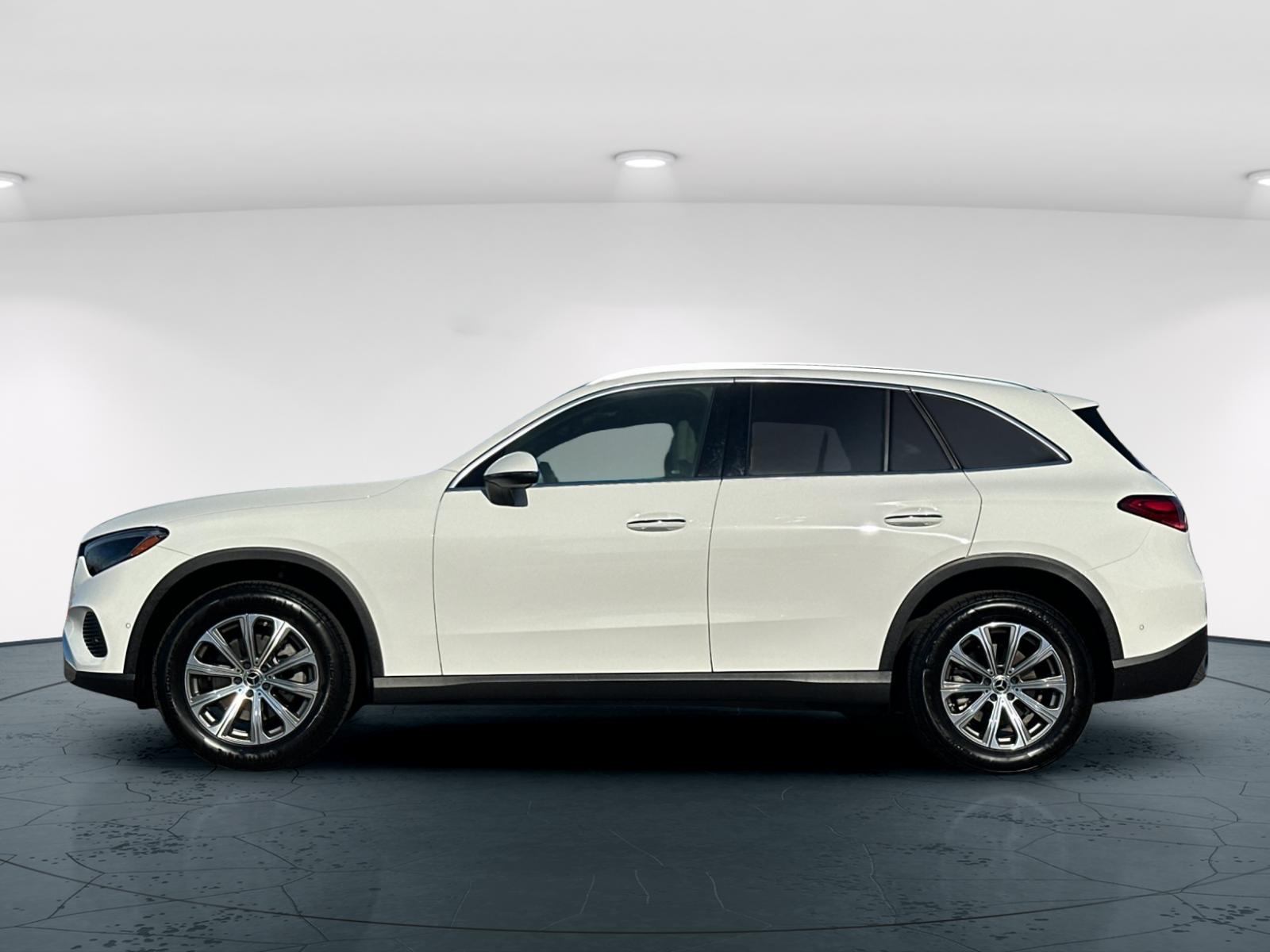 Used 2026 Polar White Mercedes-Benz GLC 300 4D Sport Utility 4MATIC® image 3