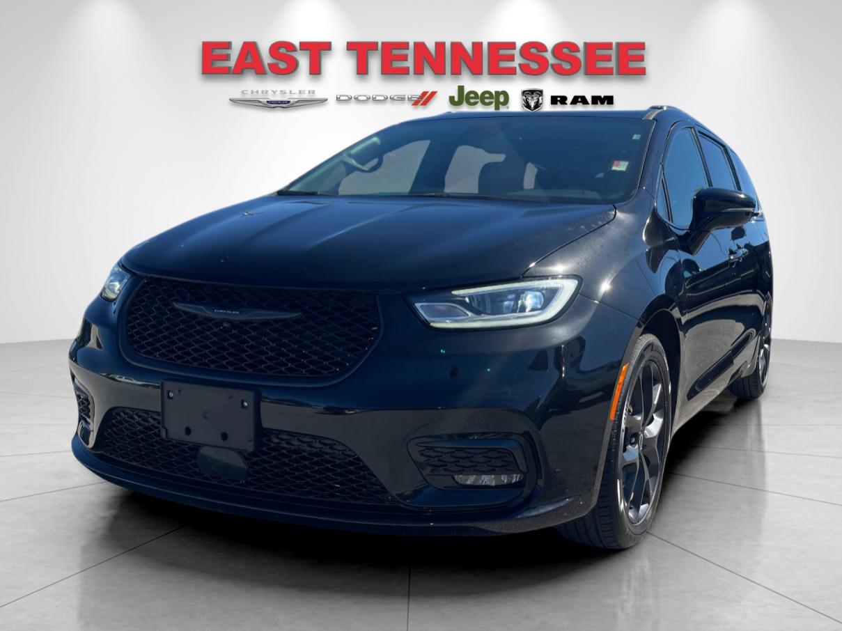 Used 2025 Black Chrysler Limited image 7
