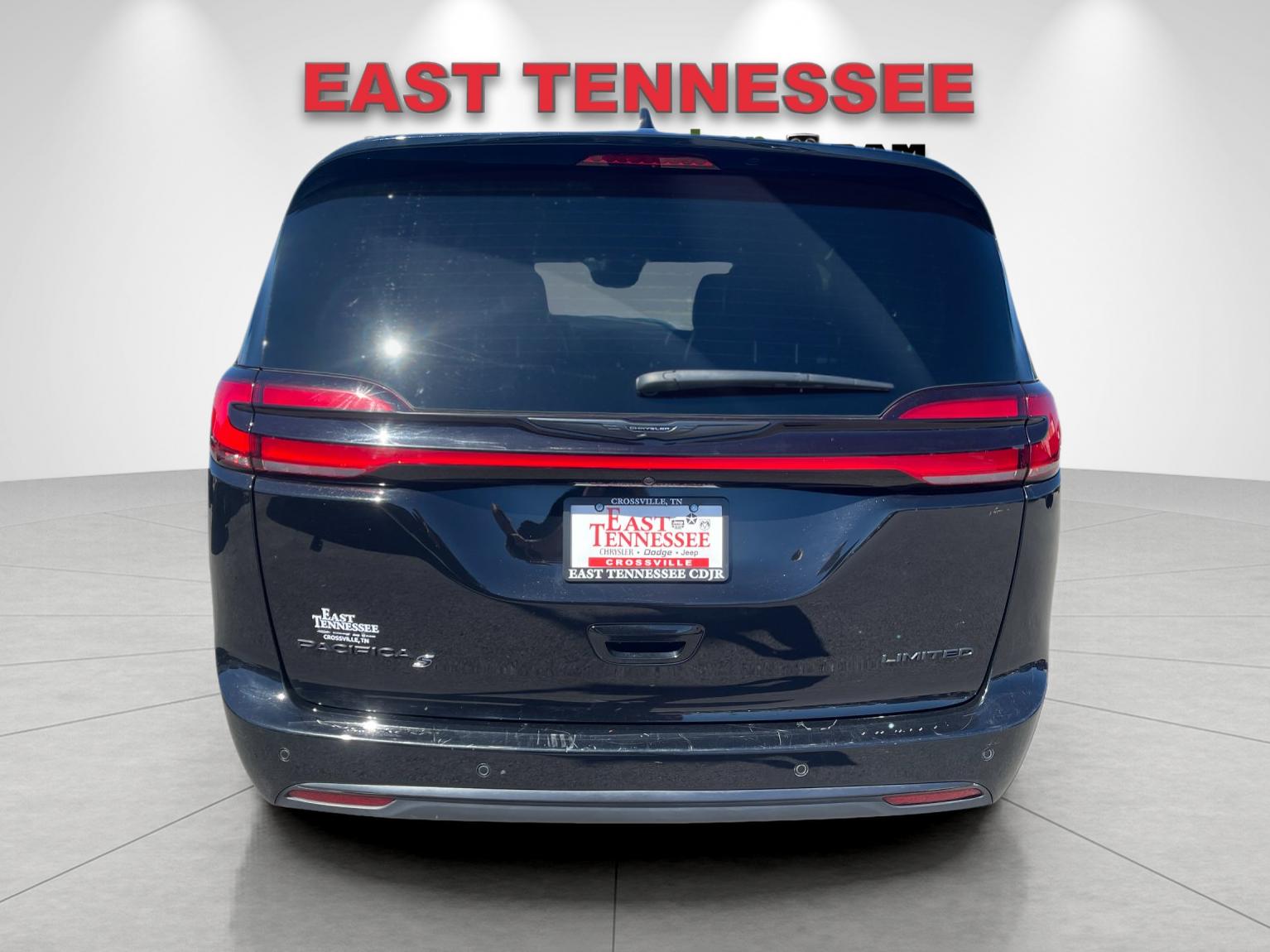 Used 2025 Black Chrysler Limited image 4