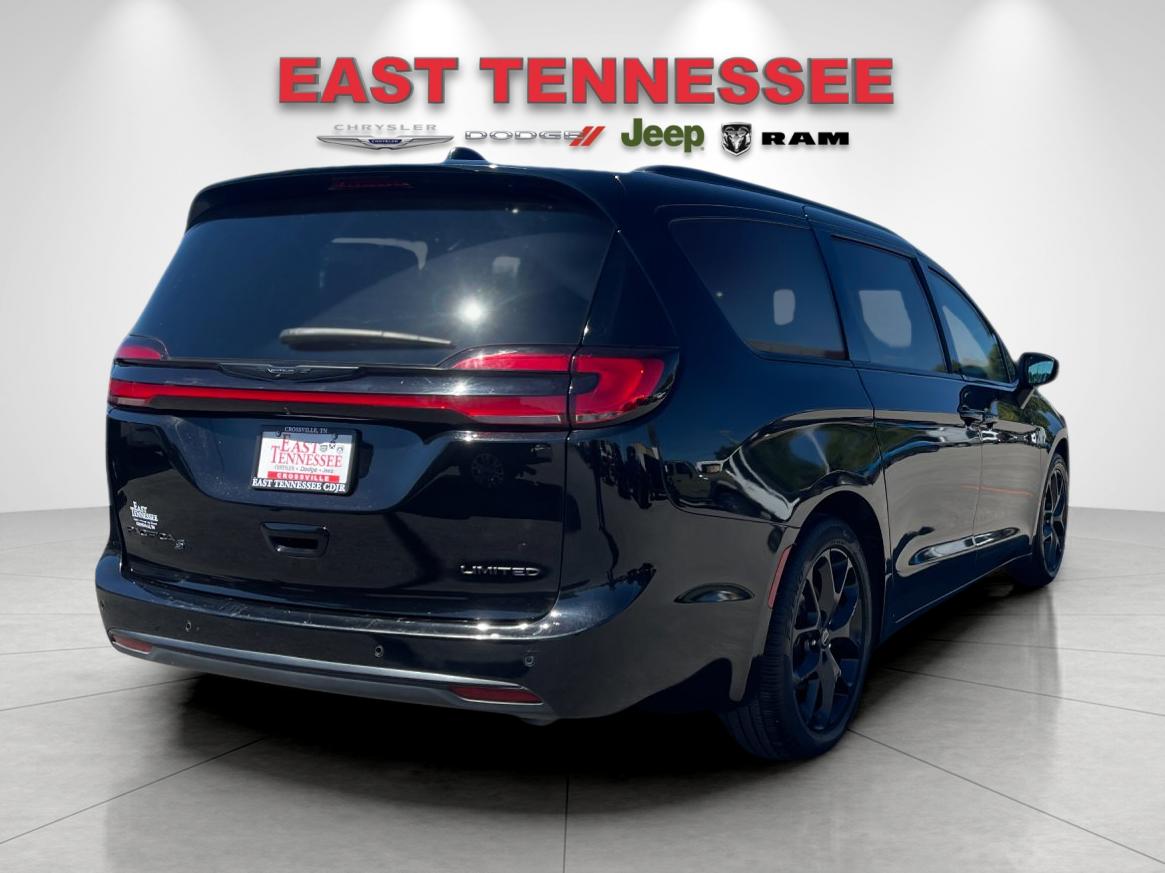 Used 2025 Black Chrysler Limited image 3