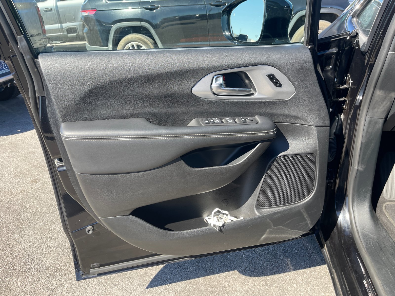 Used 2025 Black Chrysler Limited image 11