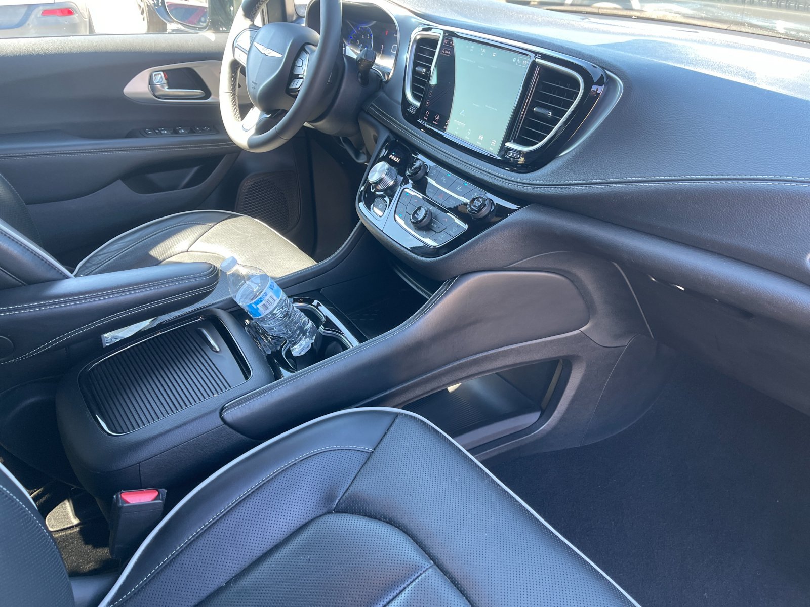 Used 2025 Black Chrysler Limited image 18