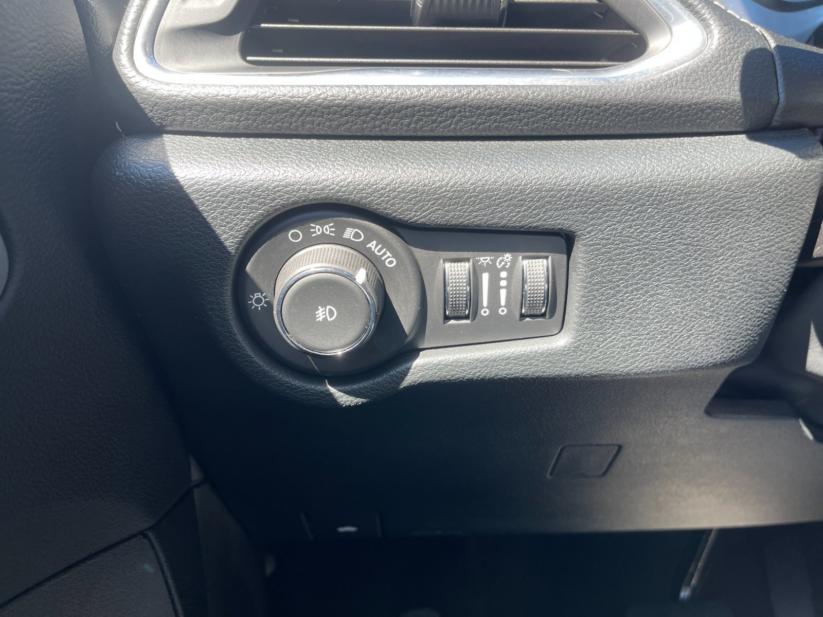 Used 2025 Black Chrysler Limited image 32