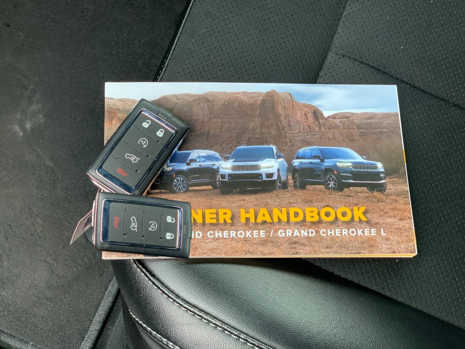 Used 2020 Red Jeep Sport image 9