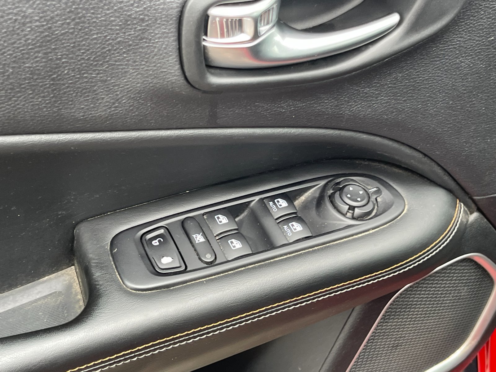 Used 2020 Red Jeep Sport image 12
