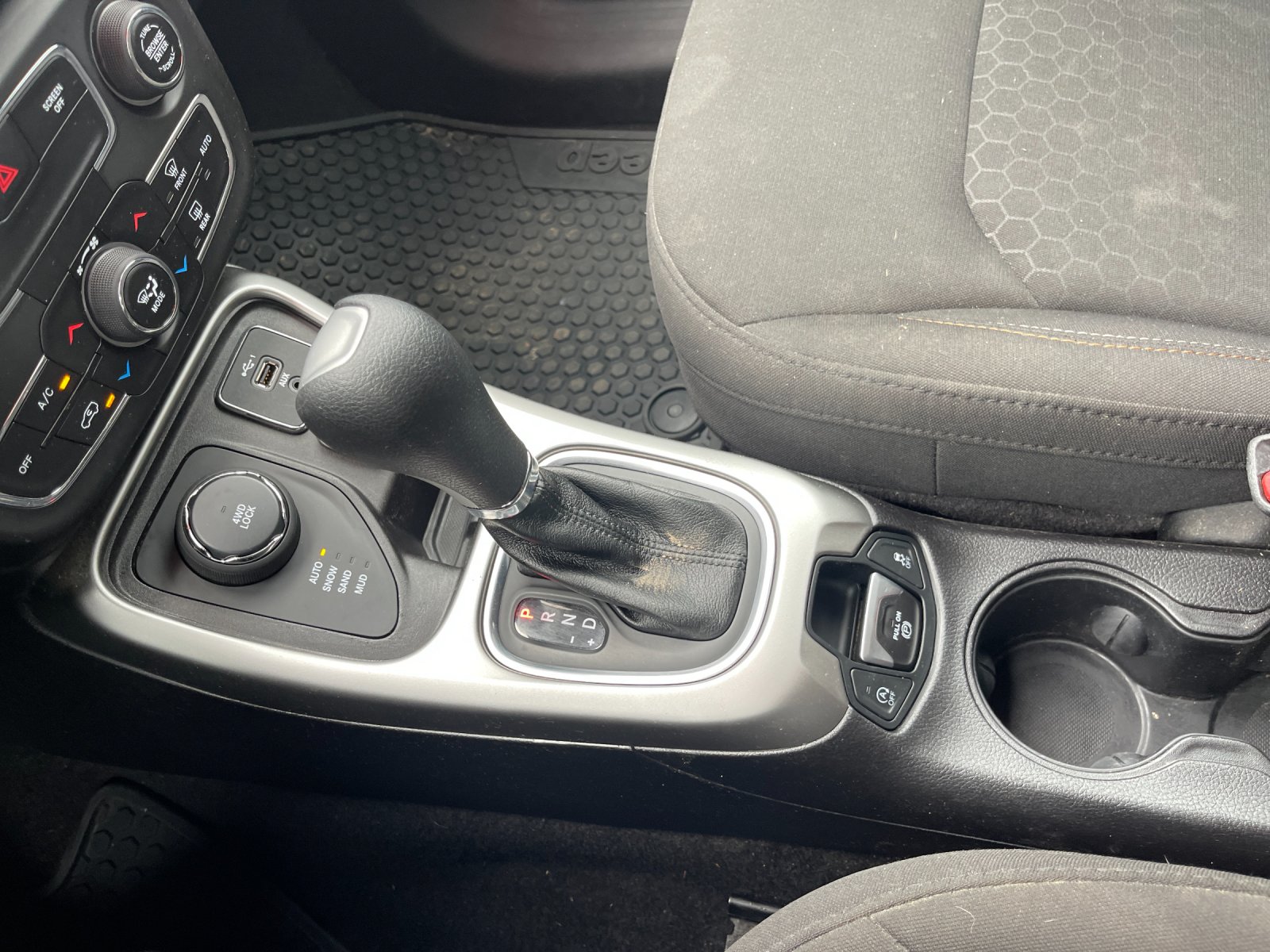 Used 2020 Red Jeep Sport image 23